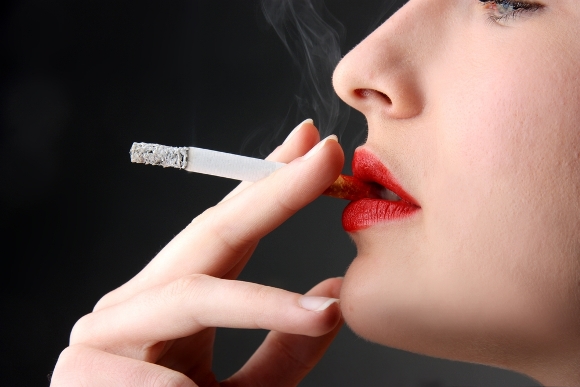 10 mitos comunes sobre celulitis Mujer Cigarro