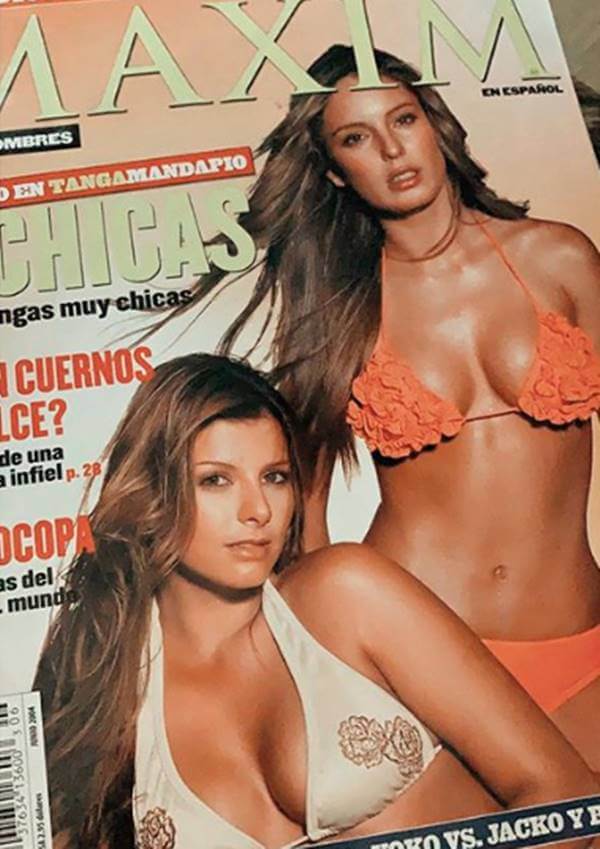 Foto de ambas presentadoras en bikini