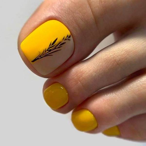 Foto de decoración de uñas de pies de moda color amarillo