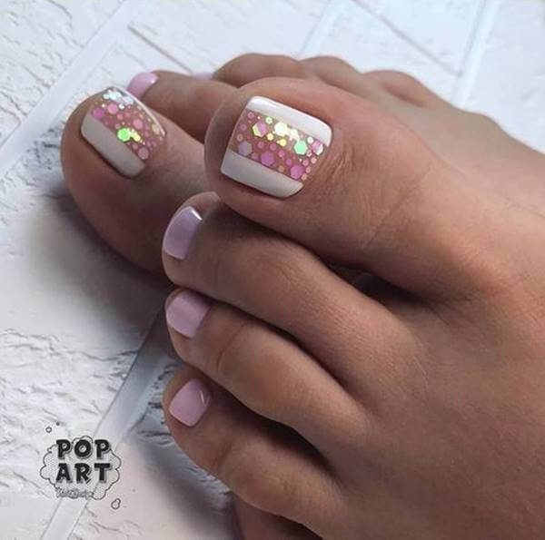 Foto de decoración de uñas de pies de moda color blanco